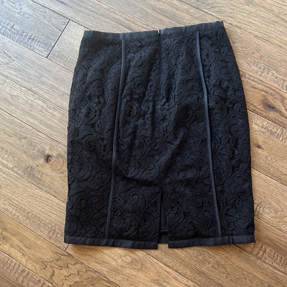 Banana Republic black lace overlay skirt - Picture 2 of 4